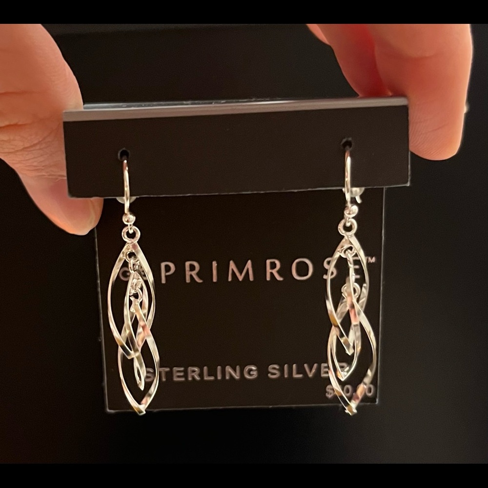 NEW beautiful silver dangly earrings